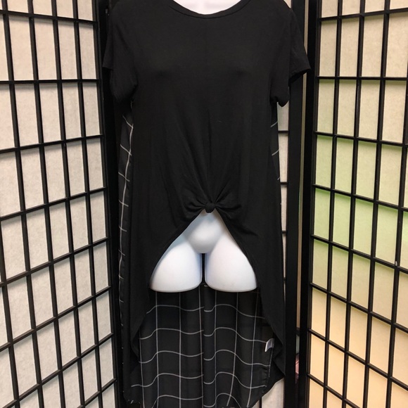 💜 SALE! 3/$15 💜 THE LINE OF STYLE - Hi-Lo Top - Picture 11 of 14
